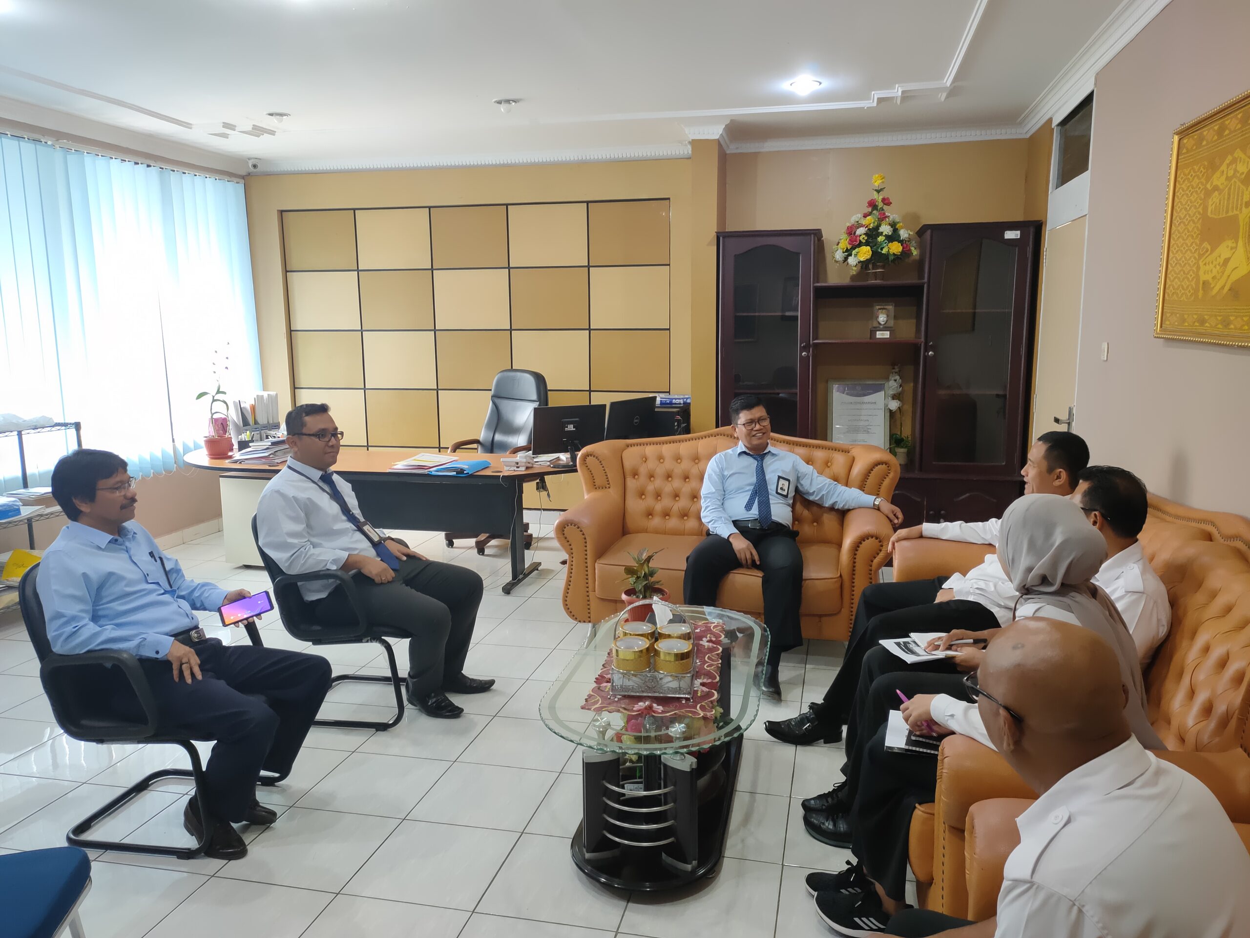 Kunjungan Kepala BNNP NTT ke KPP Pratama Kupang Dalam Rangka Silaturahmi Sekaligus Audiensi Terkait Implementasi Rencana Aksi Nasional P4GN Kunjungan Kepala BNNP NTT ke KPP Pratama Kupang Dalam Rangka Silaturahmi Sekaligus Audiensi Terkait Implementasi Rencana Aksi Nasional P4GN