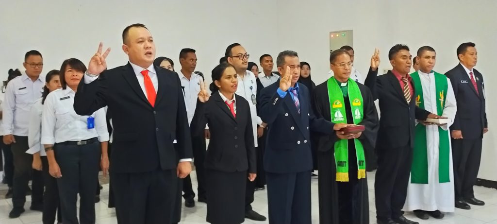 Kepala BNNP NTT Melantik dan Mengambil Sumpah / Janji Jabatan Empat Pejabat Eselon IV-A di Lingkungan BNNP NTT