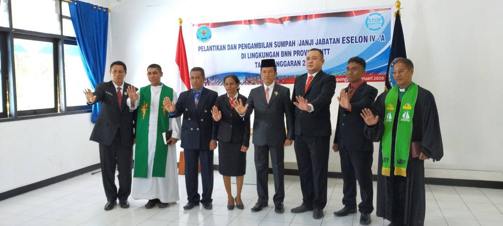 Kepala BNNP NTT Melantik dan Mengambil Sumpah / Janji Jabatan Empat Pejabat Eselon IV-A di Lingkungan BNNP NTT Kepala BNNP NTT Melantik dan Mengambil Sumpah / Janji Jabatan Empat Pejabat Eselon IV-A di Lingkungan BNNP NTT