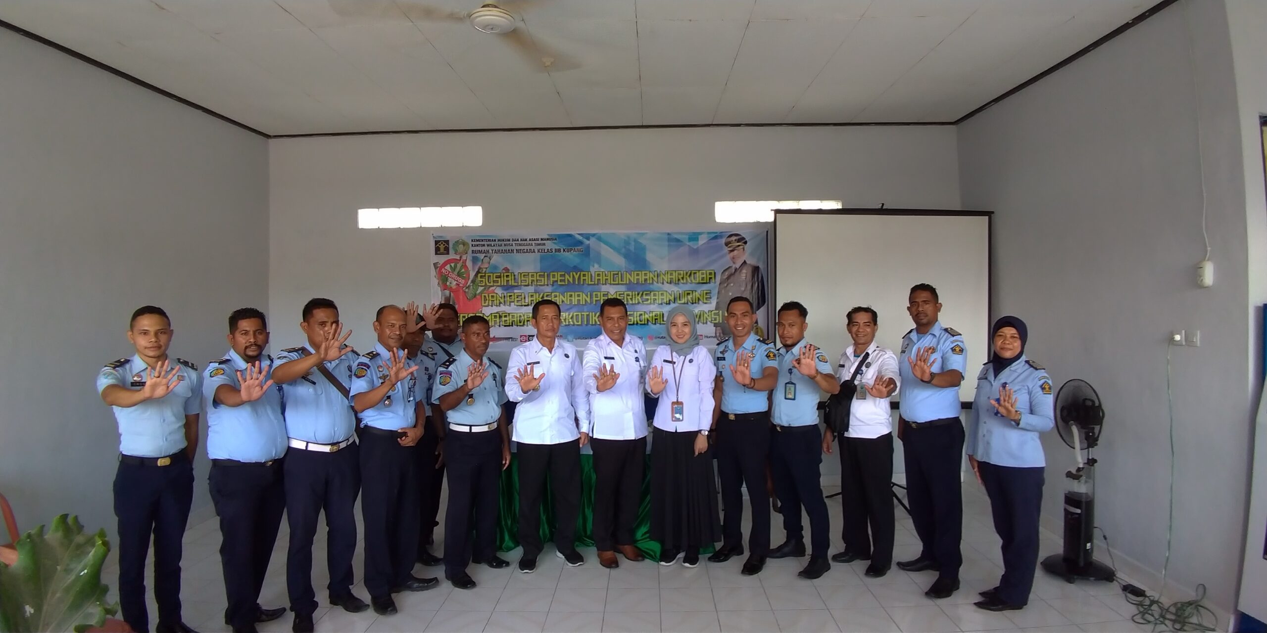 Sosialisasi Bahaya Narkoba kepada Pejabat dan Petugas Rumah Tahanan Kelas IIB Kupang dalam Rangka Pelaksanaan Rencana Aksi P4GN Tahun 2020 Sosialisasi Bahaya Narkoba kepada Pejabat dan Petugas Rumah Tahanan Kelas IIB Kupang dalam Rangka Pelaksanaan Rencana Aksi P4GN Tahun 2020