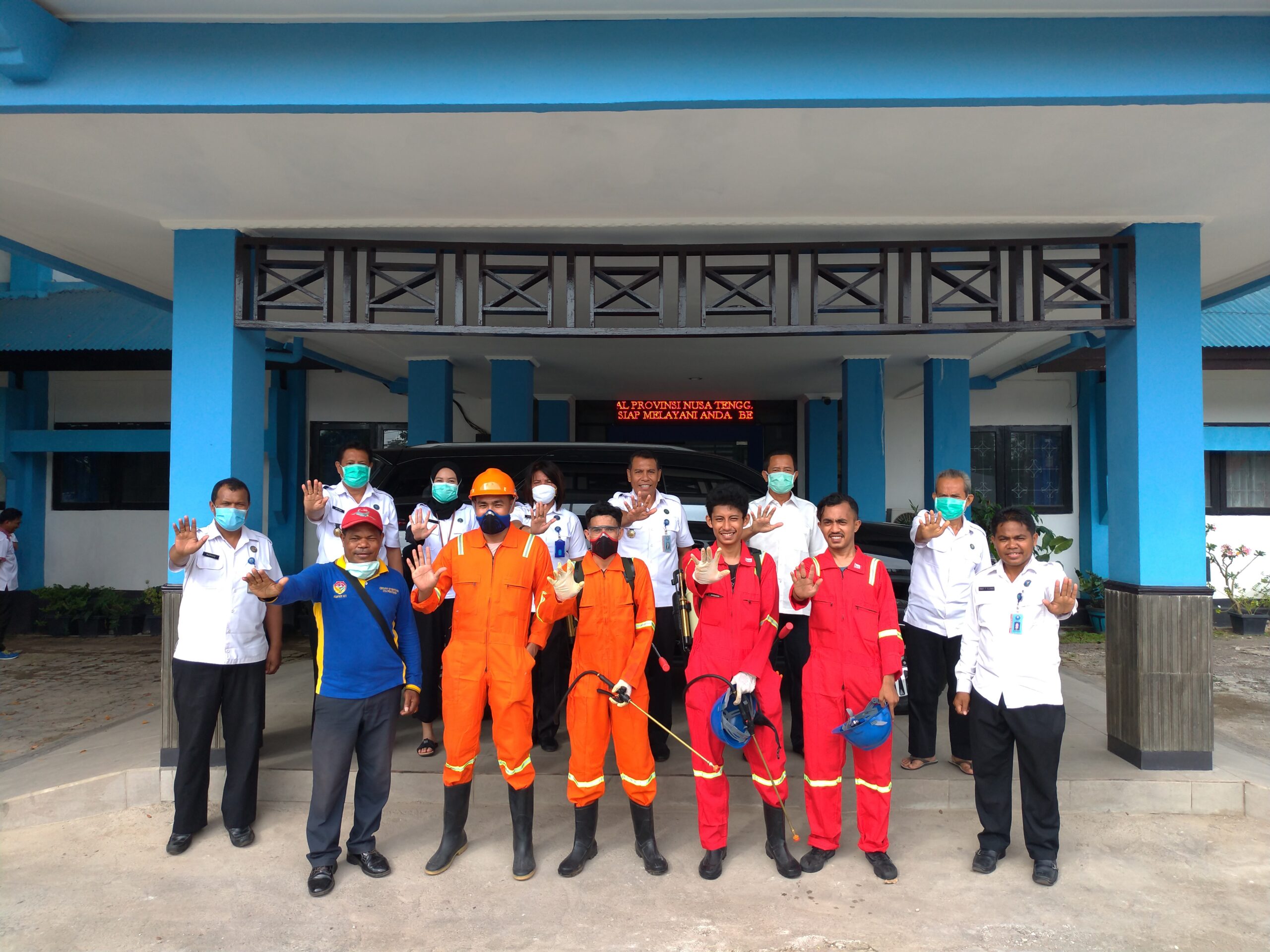Disinfeksi Lingkungan Kerja BNNP NTT Dalam Rangka Pencegahan Penyebaran COVID-19 Disinfeksi Lingkungan Kerja BNNP NTT Dalam Rangka Pencegahan Penyebaran COVID-19