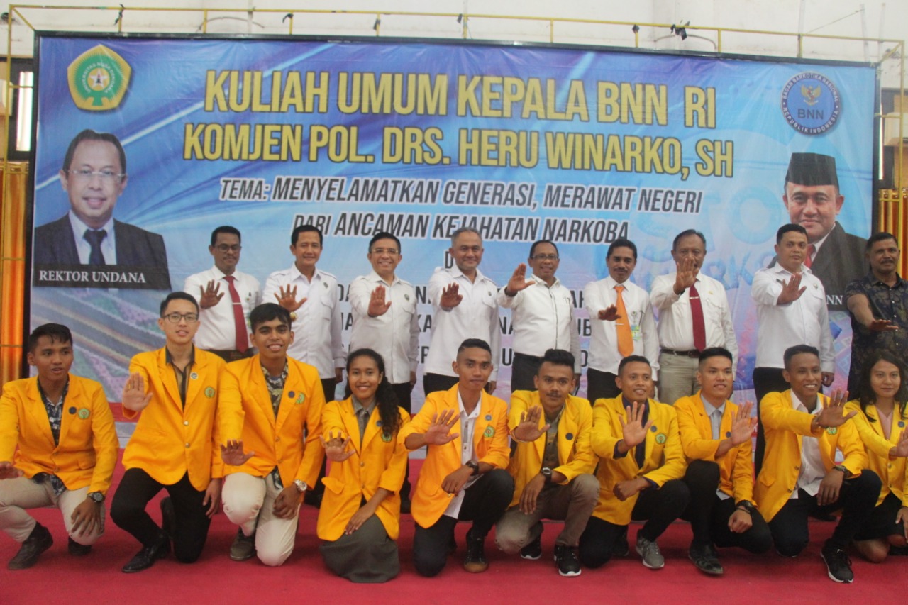Kuliah Umum Kepala BNN RI kepada 1.000 Mahasiswa UNDANA, Penandatanganan MoU dan PKS tentang P4GN antara BNN dan UNDANA, serta Pengukuhan Relawan Anti Narkoba & Pencanangan Kampus UNDANA BERSINAR. Kuliah Umum Kepala BNN RI kepada 1.000 Mahasiswa UNDANA, Penandatanganan MoU dan PKS tentang P4GN antara BNN dan UNDANA, serta Pengukuhan Relawan Anti Narkoba & Pencanangan Kampus UNDANA BERSINAR.