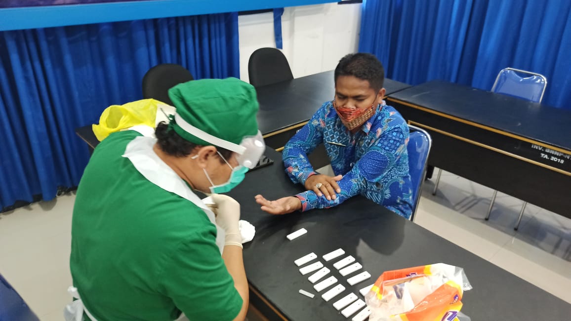 Pemeriksaan Rapid Test Pegawai BNNP NTT Pemeriksaan Rapid Test Pegawai BNNP NTT