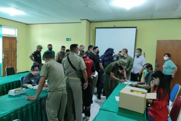 Satpol PP NTT Jalani Tes Urine Narkoba Satpol PP NTT Jalani Tes Urine Narkoba