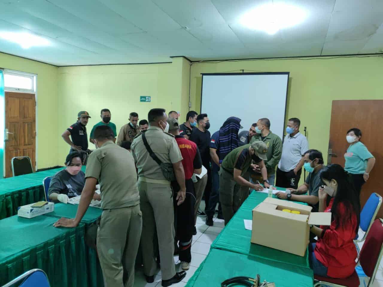 Satpol PP NTT Jalani Tes Urine Narkoba Satpol PP NTT Jalani Tes Urine Narkoba