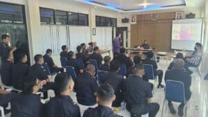 Sosialisasi dan Tes Urine Deteksi Dini bagi Personil KPP Bea Cukai TMP C Kupang Sosialisasi dan Tes Urine Deteksi Dini bagi Personil KPP Bea Cukai TMP C Kupang