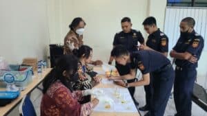 Sosialisasi dan Tes Urine Deteksi Dini bagi Personil KPP Bea Cukai TMP C Kupang Sosialisasi dan Tes Urine Deteksi Dini bagi Personil KPP Bea Cukai TMP C Kupang