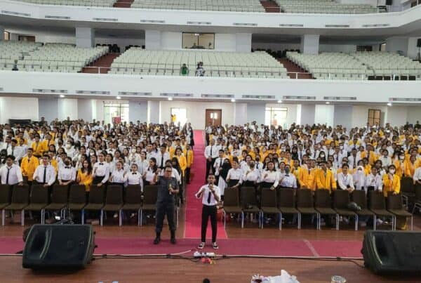 BEKALI 3400 MAHASISWA/I UNIVERSITAS NUSA CENDANA DENGAN WAWASAN ANTI NARKOBA, BRIGJEN POLISI RIKI YANUARFI(KEPALA BNNP NTT) PERTEGAS ANCAMAN NARKOTIKA DI KALANGAN MAHASISWA