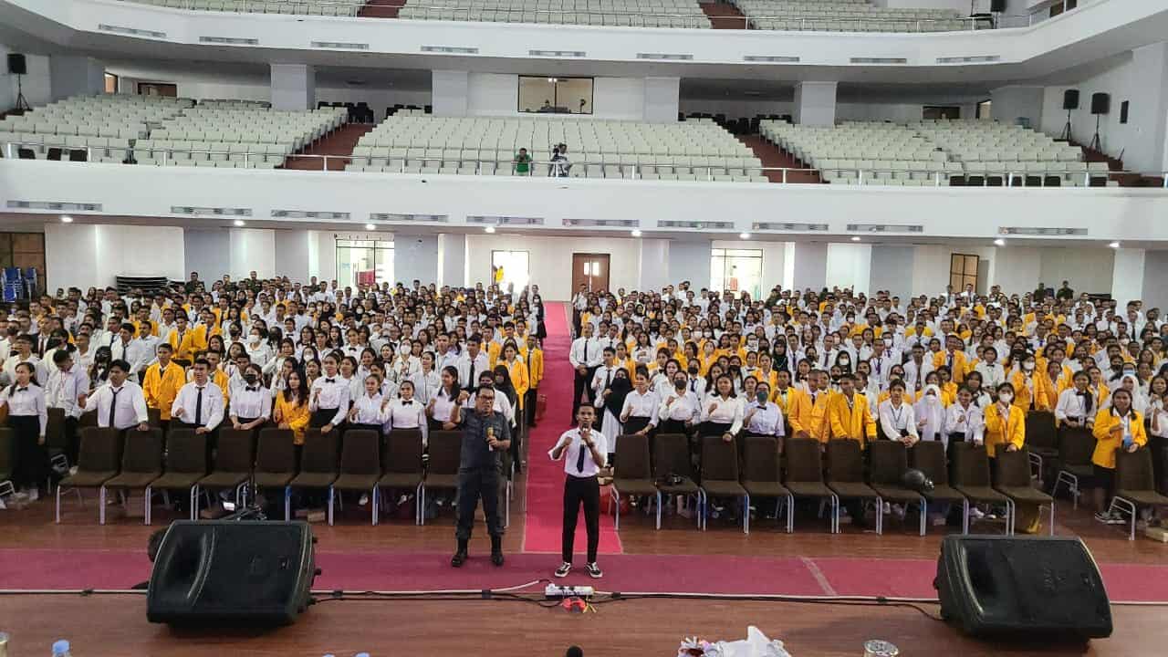 BEKALI 3400 MAHASISWA/I UNIVERSITAS NUSA CENDANA DENGAN WAWASAN ANTI NARKOBA, BRIGJEN POLISI RIKI YANUARFI(KEPALA BNNP NTT) PERTEGAS ANCAMAN NARKOTIKA DI LIGKUNGAN KAMPUS BEKALI 3400 MAHASISWA/I UNIVERSITAS NUSA CENDANA DENGAN WAWASAN ANTI NARKOBA, BRIGJEN POLISI RIKI YANUARFI(KEPALA BNNP NTT) PERTEGAS ANCAMAN NARKOTIKA DI KALANGAN MAHASISWA