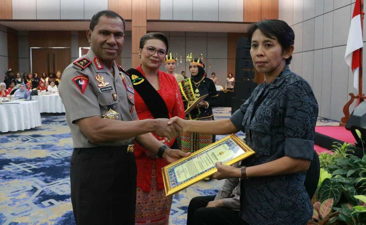 BERHASIL GAGALKAN PENYELUDUPAN GANJA KUPANG-TIMOR LESTE, PERSONIL BNNP NTT DAPAT PENGHARGAAN DARI KAPOLDA NTT BERHASIL GAGALKAN PENYELUDUPAN GANJA, PERSONIL BNNP NTT DAPAT PENGHARGAAN DARI KAPOLDA NTT