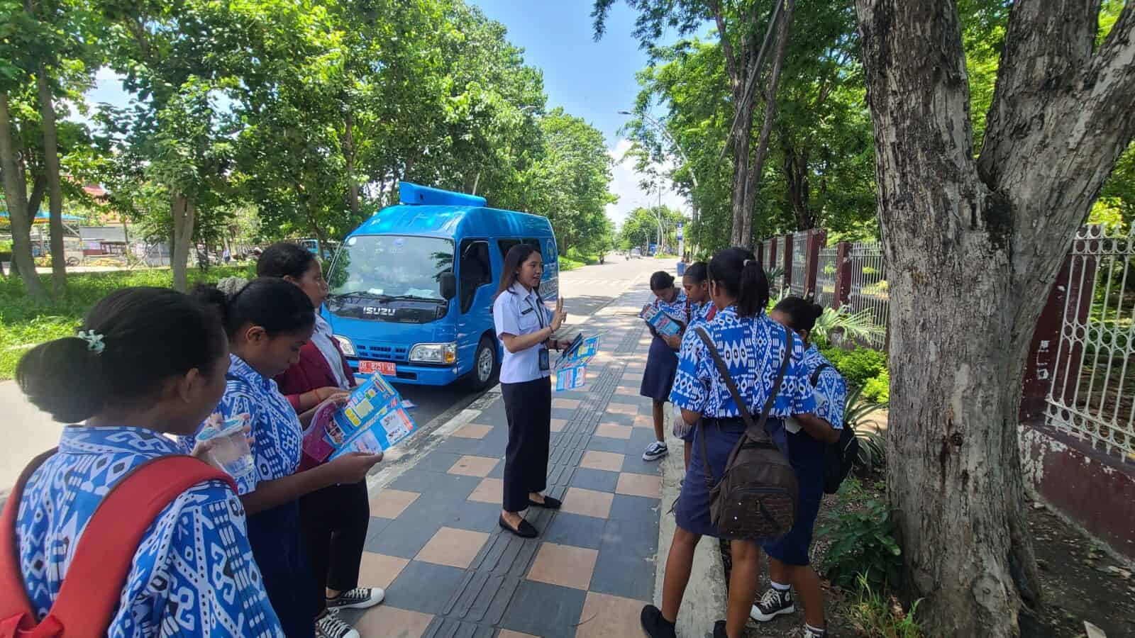MO LAMARAN (Mobil Layanan Masyarakat Anti Narkoba) Keliling KIE P4GN MO LAMARAN (Mobil Layanan Masyarakat Anti Narkoba) KIE P4GN
