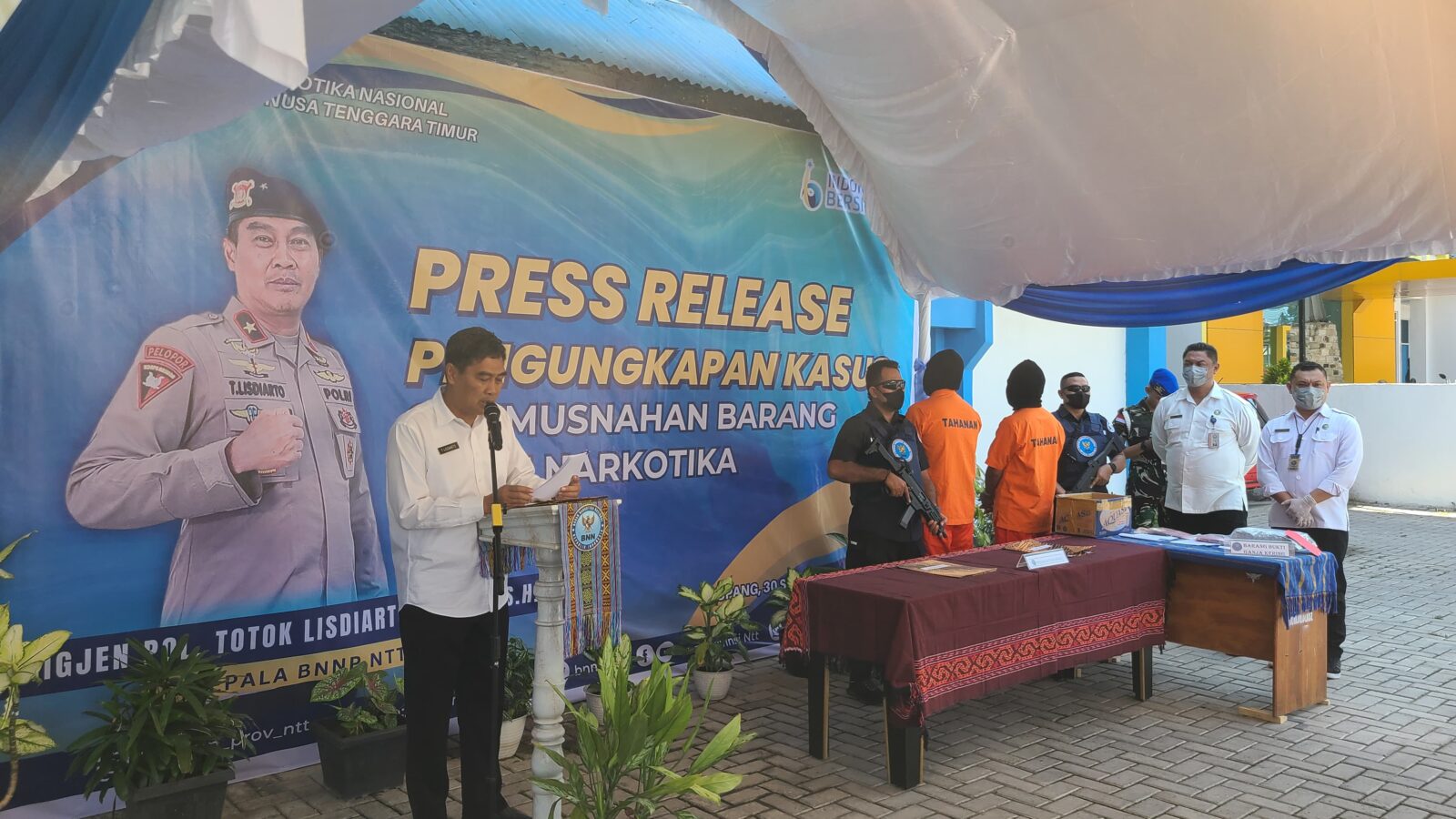 Gagalkan Penyelundupan 500 Gram Ganja Kering dan amankan 8 Pot Ganja, BNNP NTT Gelar Press Release pengungkapan Kasus dan Pemusnahan Barang Bukti Narkotika Gagalkan Penyelundupan 500 Gram Ganja dan amankan 8 Pot Ganja, BNNP NTT Gelar Press Release pengungkapan Kasus dan Pemusnahan Barang Bukti Narkotika